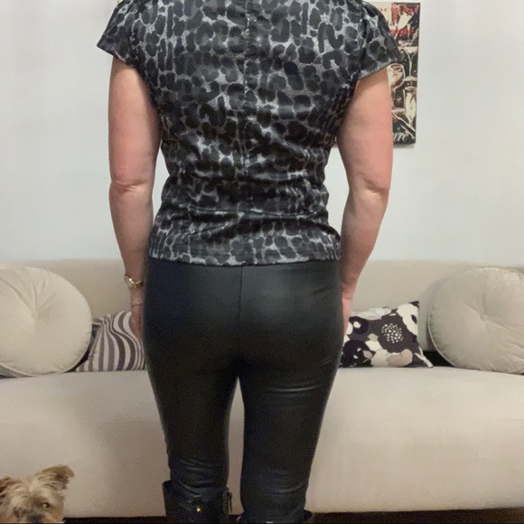 Leopard print cap sleeve blazer style top - Picture 3 of 8